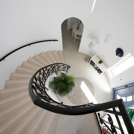 66 Adm Clara - Beautifully Renovated فيلة