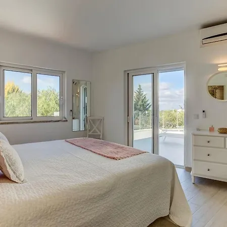Villa 66 Adm Clara - Beautifully Renovated *