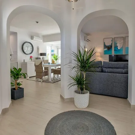 66 Adm Clara - Beautifully Renovated *