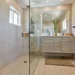 66 Adm Clara - Beautifully Renovated Villa *