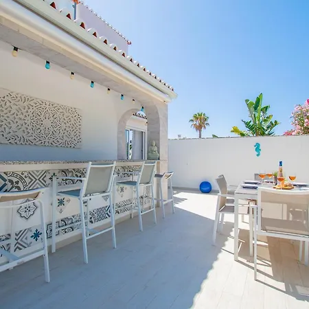 66 Adm Clara - Beautifully Renovated Villa
