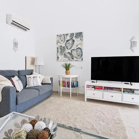 66 Adm Clara - Beautifully Renovated Villa
