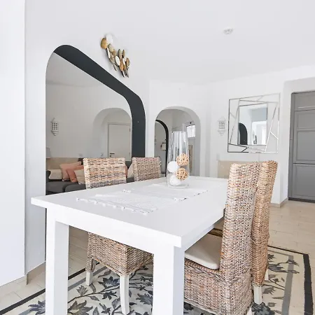 66 Adm Clara - Beautifully Renovated Villa *