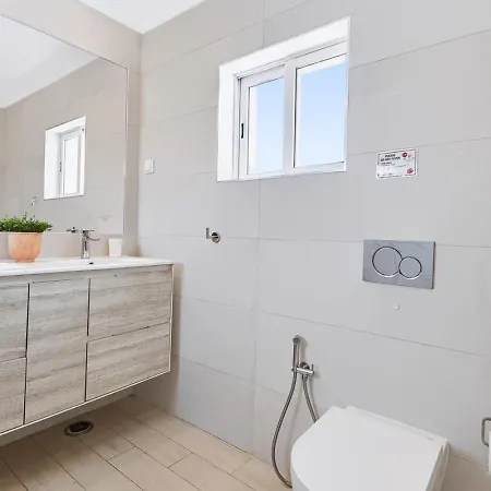 Villa 66 Adm Clara - Beautifully Renovated *