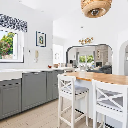 66 Adm Clara - Beautifully Renovated Villa *