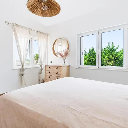 Villa 66 Adm Clara - Beautifully Renovated *