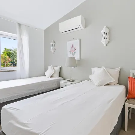 66 Adm Clara - Beautifully Renovated