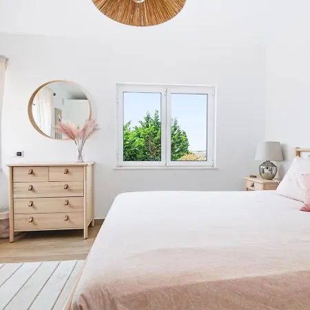66 Adm Clara - Beautifully Renovated Villa