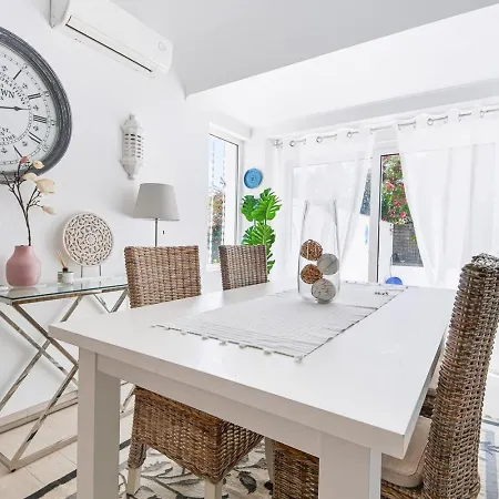 66 Adm Clara - Beautifully Renovated Villa *