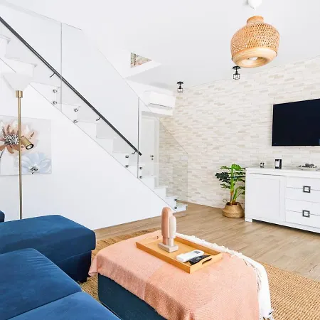 66 Adm Clara - Beautifully Renovated