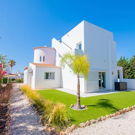 66 Adm Clara - Beautifully Renovated