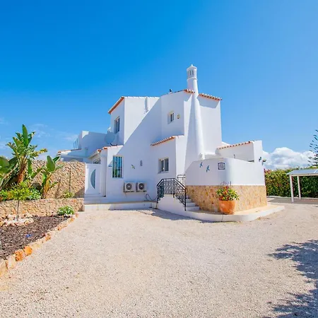 66 Adm Clara - Beautifully Renovated Villa
