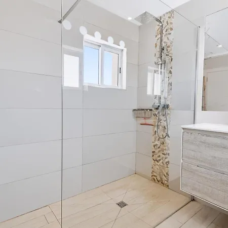 66 Adm Clara - Beautifully Renovated