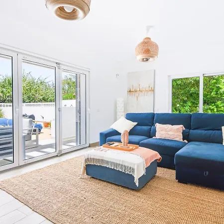 66 Adm Clara - Beautifully Renovated