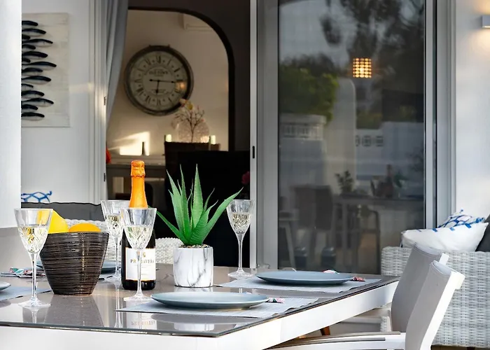 Villa 66 Adm Clara - Beautifully Renovated