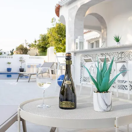 66 Adm Clara - Beautifully Renovated Βίλα *