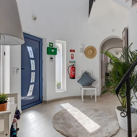 Βίλα 66 Adm Clara - Beautifully Renovated